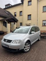 Volkswagen Familienauto - gebrauchte VW Touran aus dem Jahr 2004