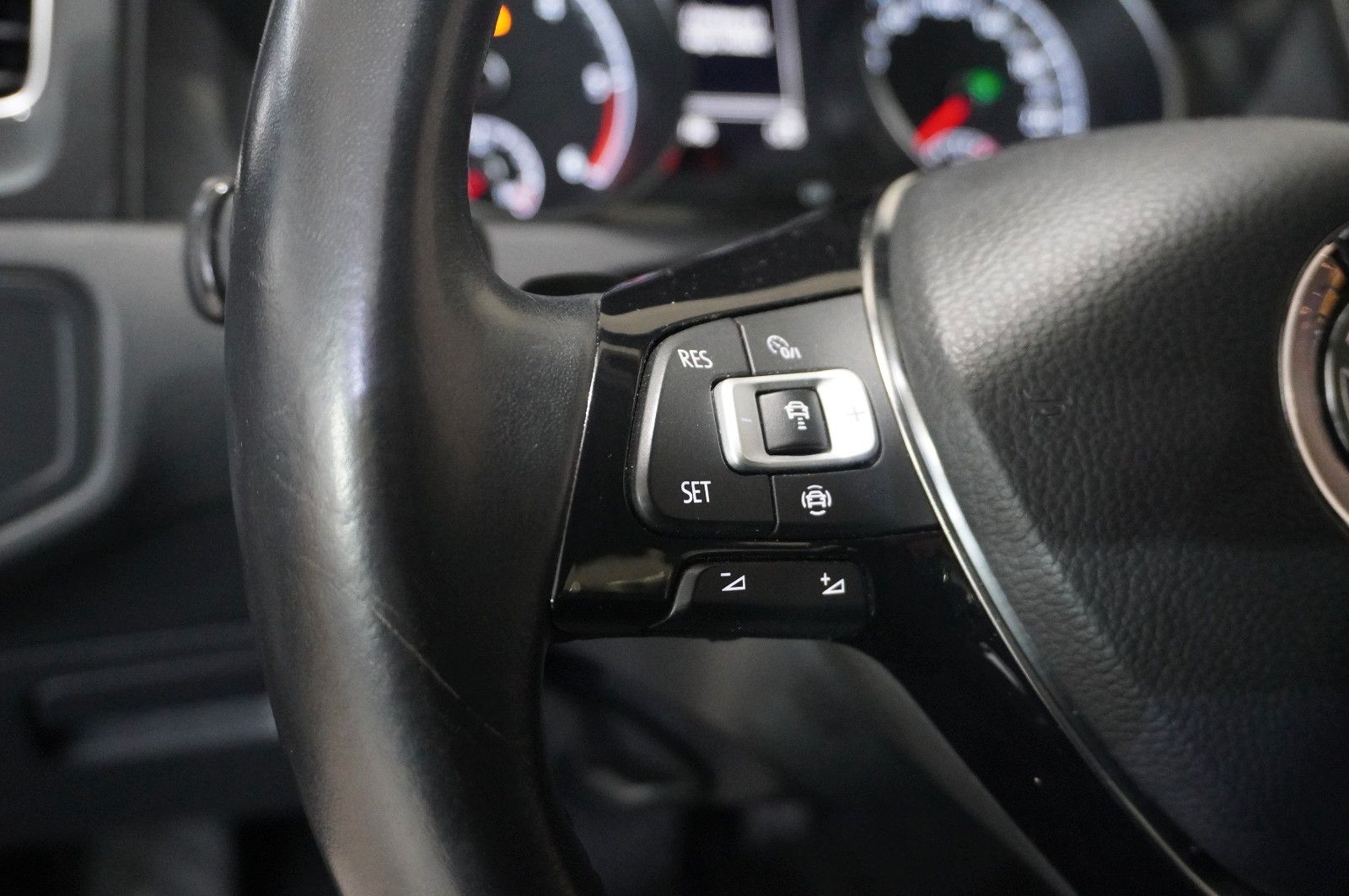 Fahrzeugabbildung Volkswagen Golf VII VARI. 2.0D COMFORT. 4M NAVI/KAMERA/AHK