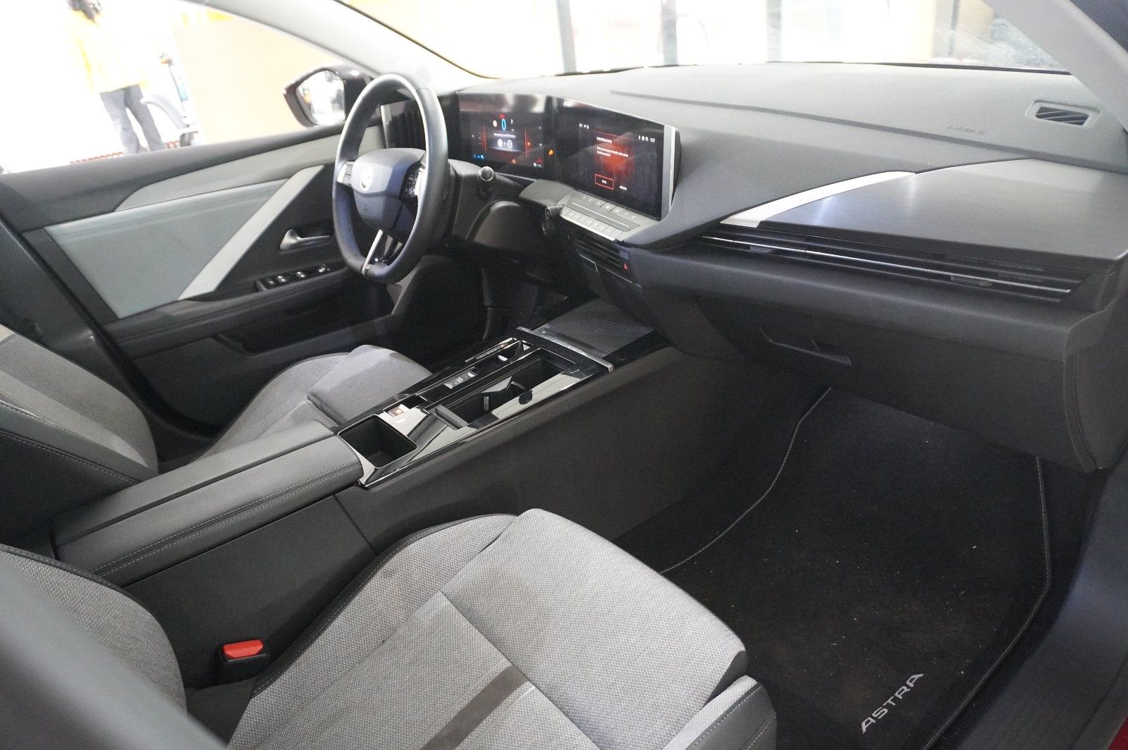 Fahrzeugabbildung Opel Astra L Lim. 1.6 HYBRID ELEGANCE NAVI/LED/KAMERA
