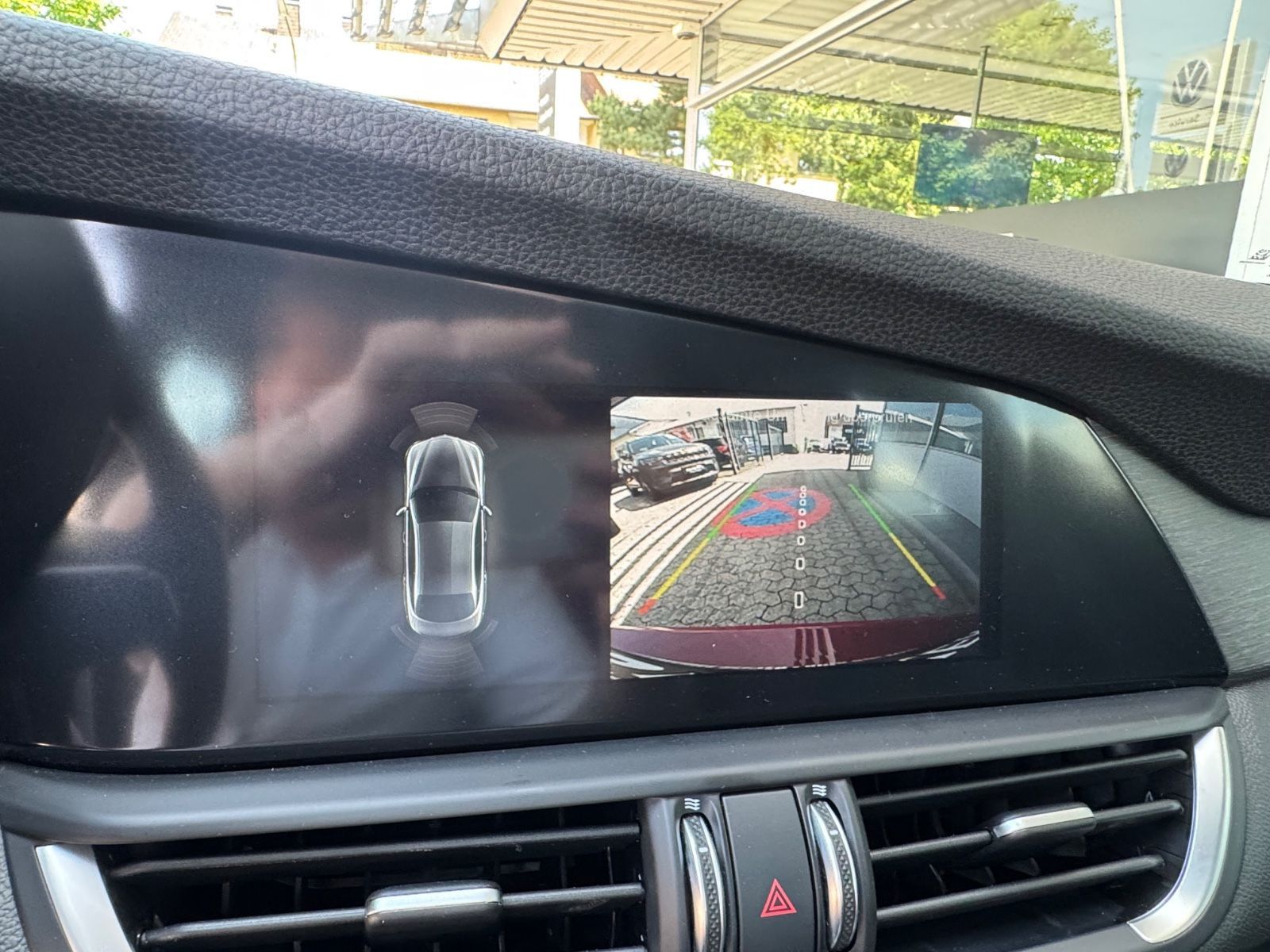 Fahrzeugabbildung Alfa Romeo Giulia Ti Q4/MEMORY/ACC/NAVI/KAMERA/LEDER/