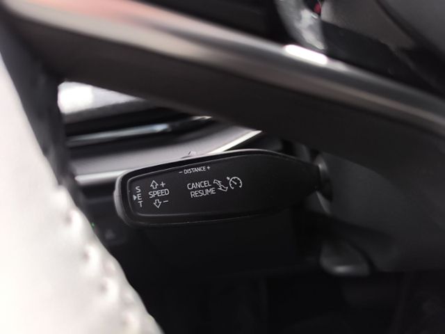 Fahrzeugabbildung SKODA Superb Combi 2.0 TDI DSG Selection AHK MATRIX NA