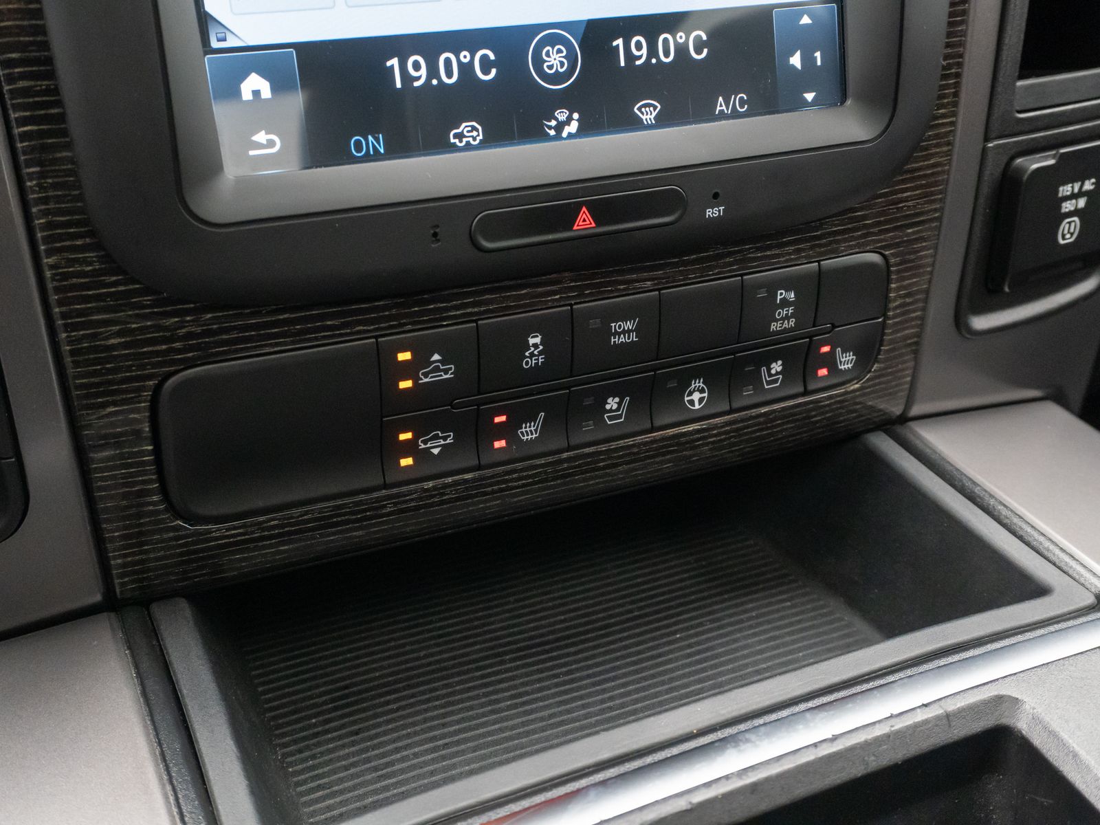 Fahrzeugabbildung Dodge RAM 1500 LIMITED Kamera Navi Belüftung Leder 20"