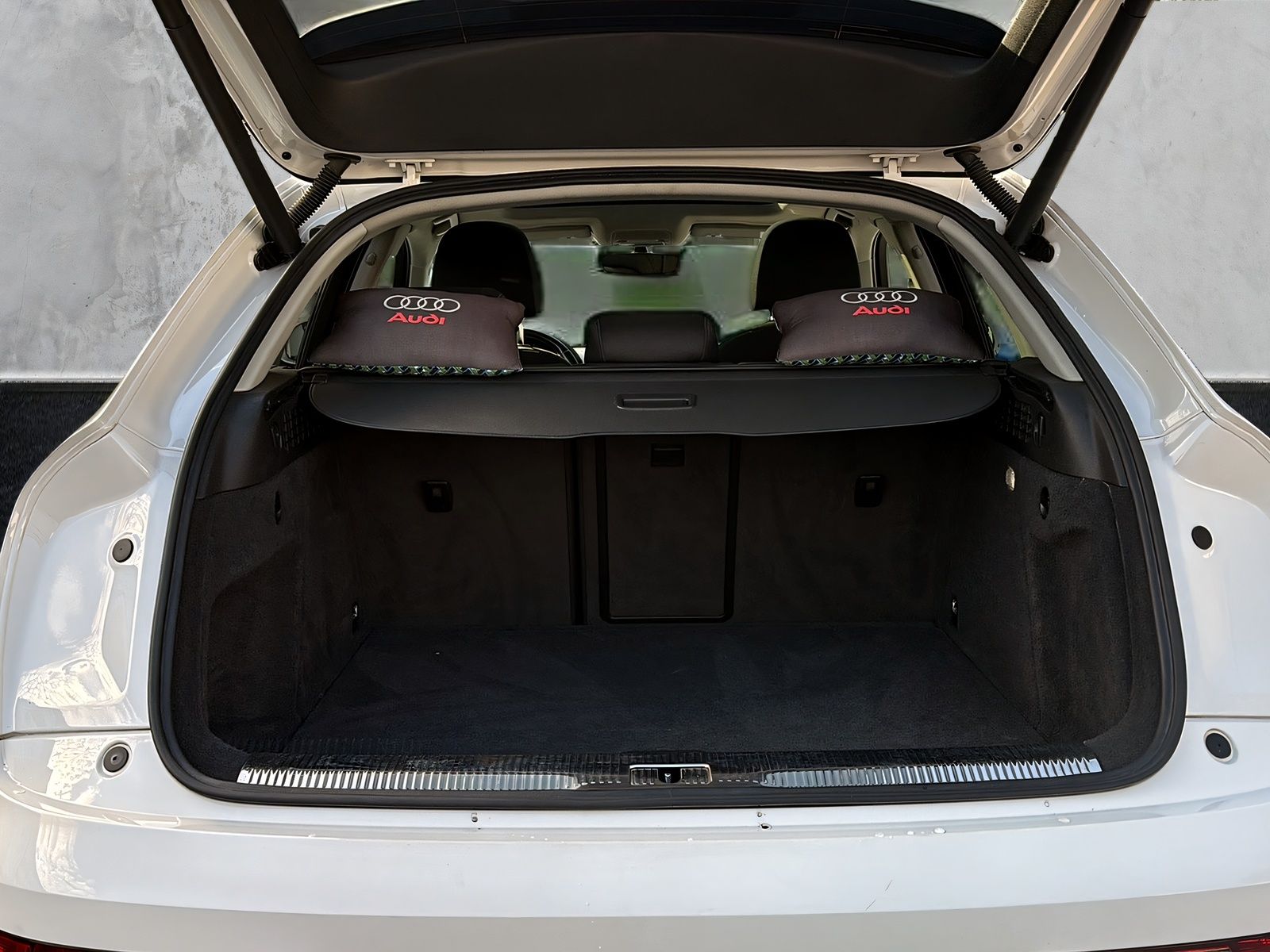 Fahrzeugabbildung Audi Q3 2.0 TDI S LINE SELECTION PANO NAVI KEYLESS