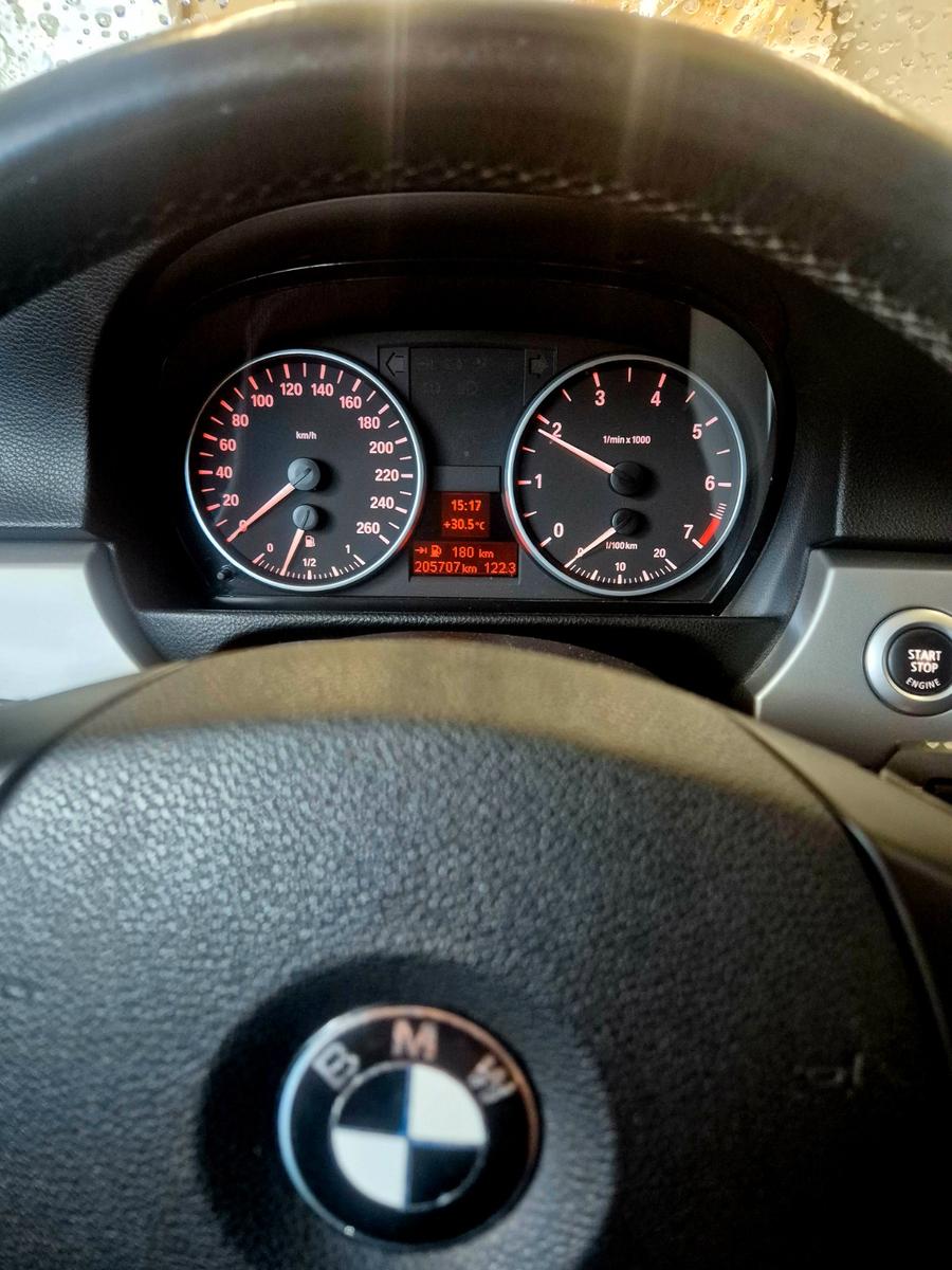 BMW 318 2007 — photo 24