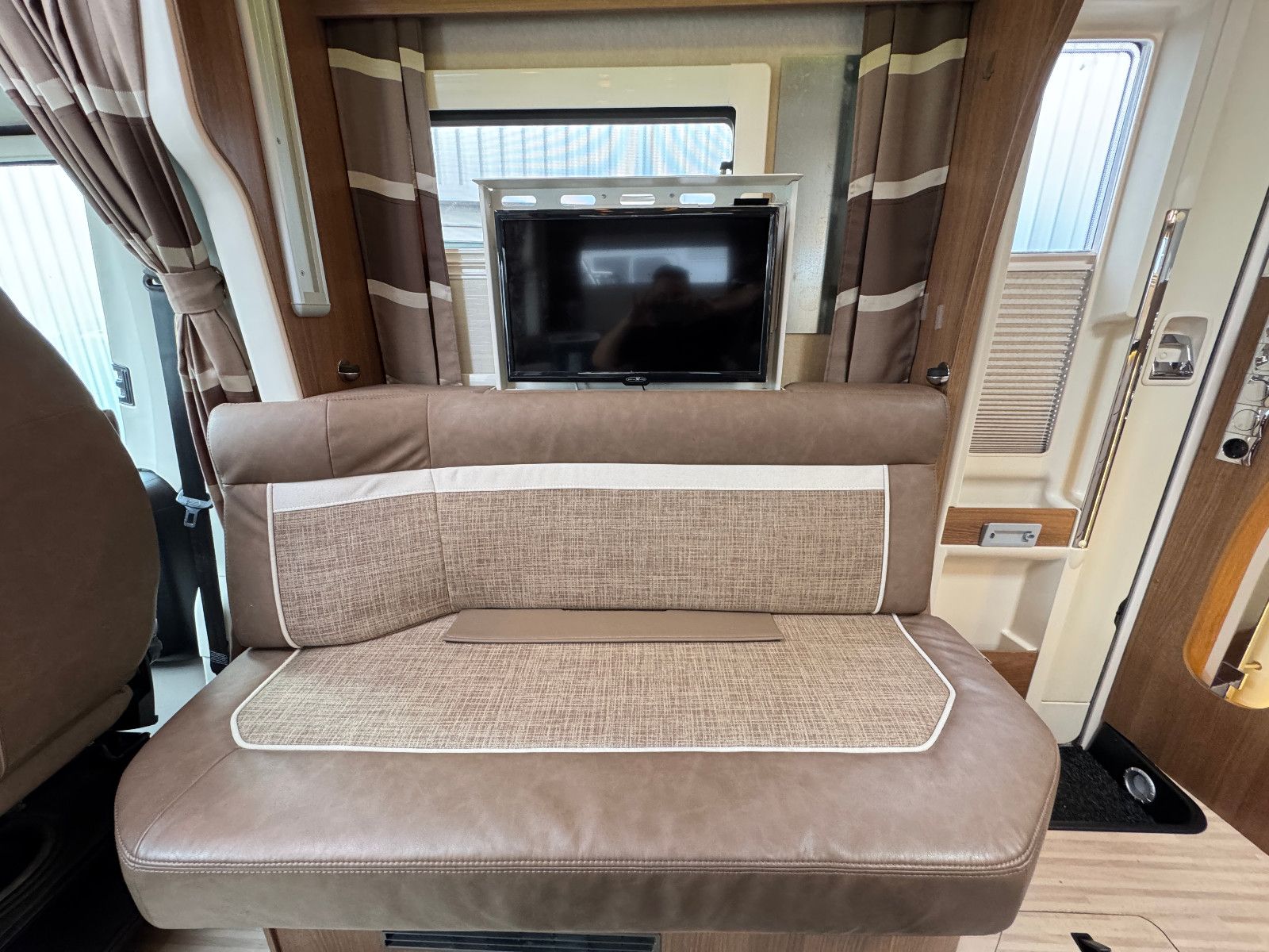 Fahrzeugabbildung Carthago C-Tourer T 148 LE H SOLAR TV SAT HUBBETT KAMERA