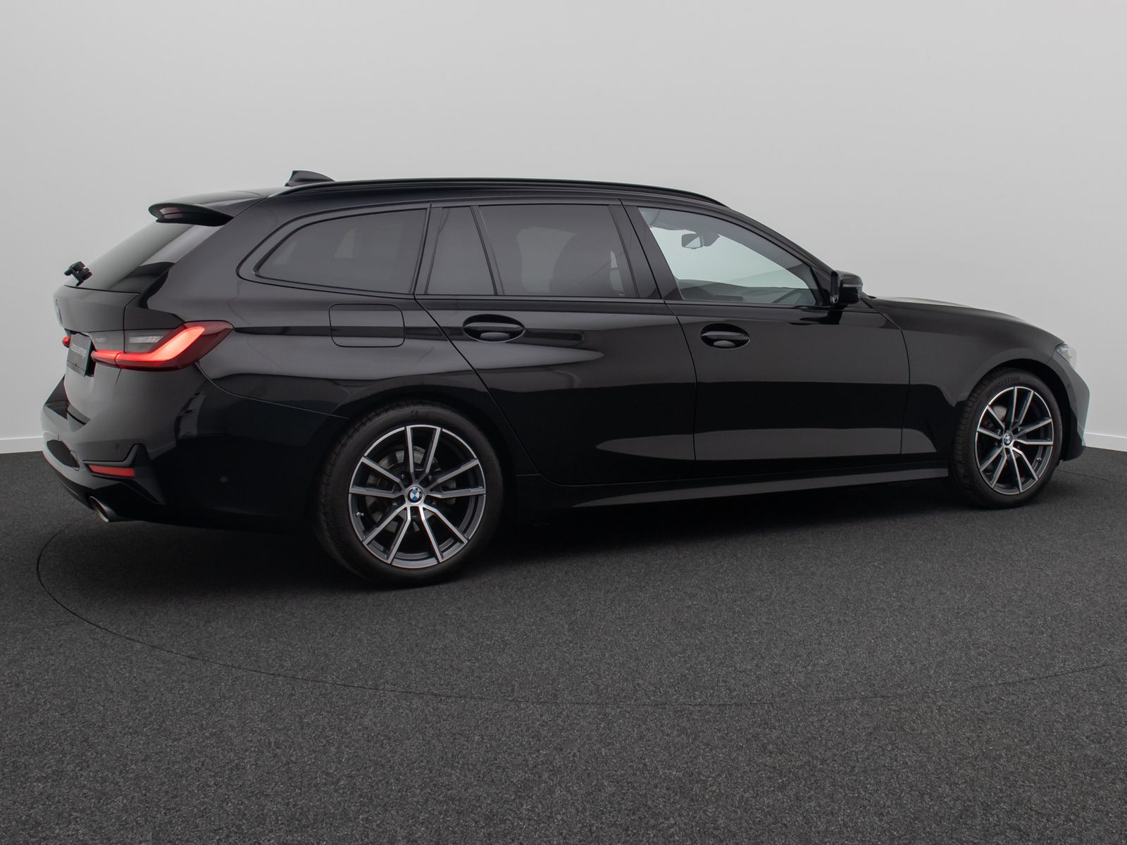 Fahrzeugabbildung BMW 320i Sport Line Stop&Go Kamera DAB Alarm Komfort