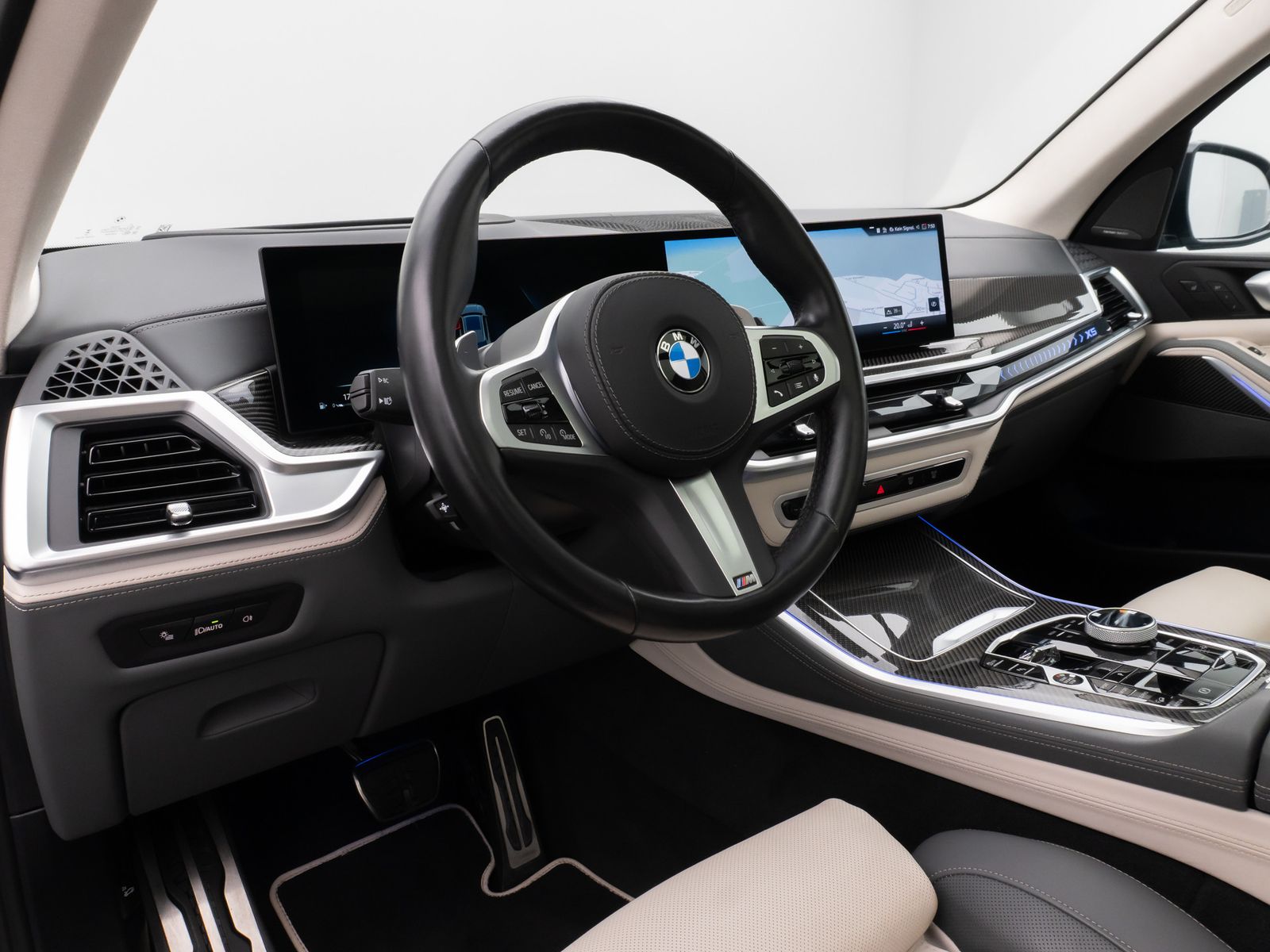 Fahrzeugabbildung BMW X5 xD30d M Sport Pro SkyLoung 360°HUD H/K SoftCL