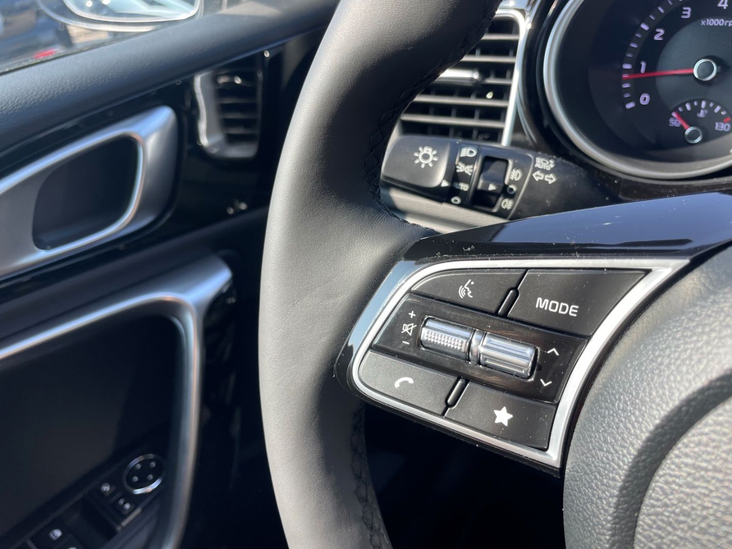 Fahrzeugabbildung Kia Ceed_sw Ultimate Navi Soundsystem JBL LED ACC