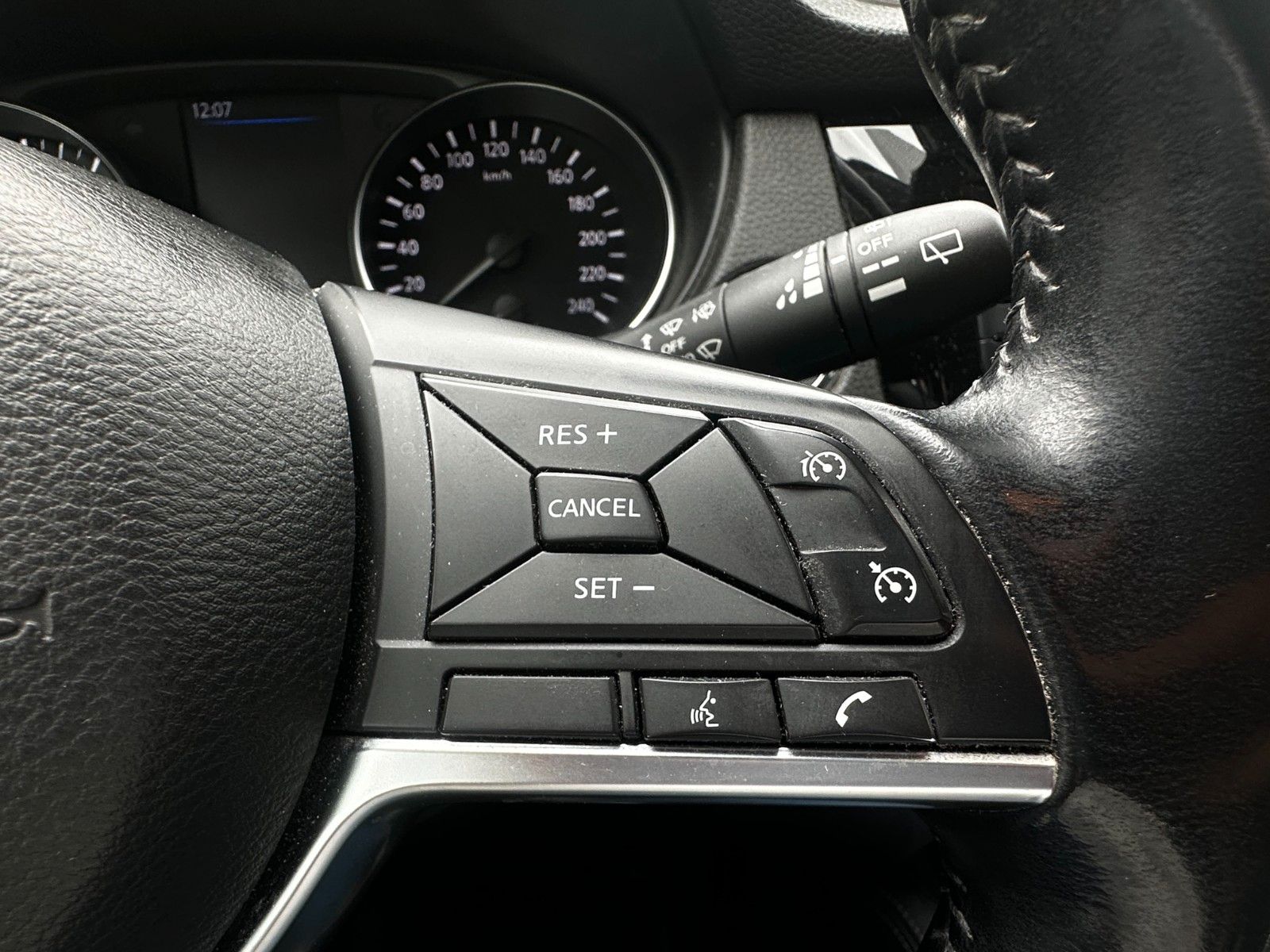 Fahrzeugabbildung Nissan Qashqai AHK / beh. FS/ Navigation / Alu