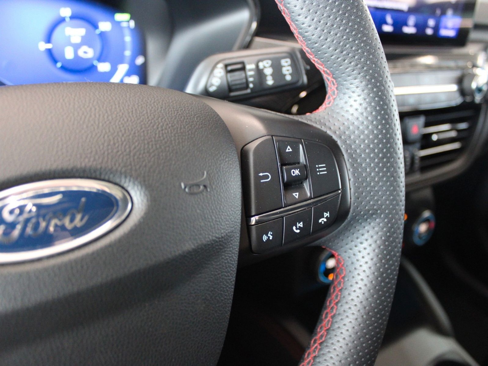 Fahrzeugabbildung Ford Kuga 2.5 PHEV ST-Line X Aut. AHK PANO ACC uvm.