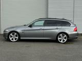 BMW 325d Aut Touring *Navi*Leder*Pano*Xenon* - BMW 325 mit Diesel-Antrieb: Kombi, Automatik