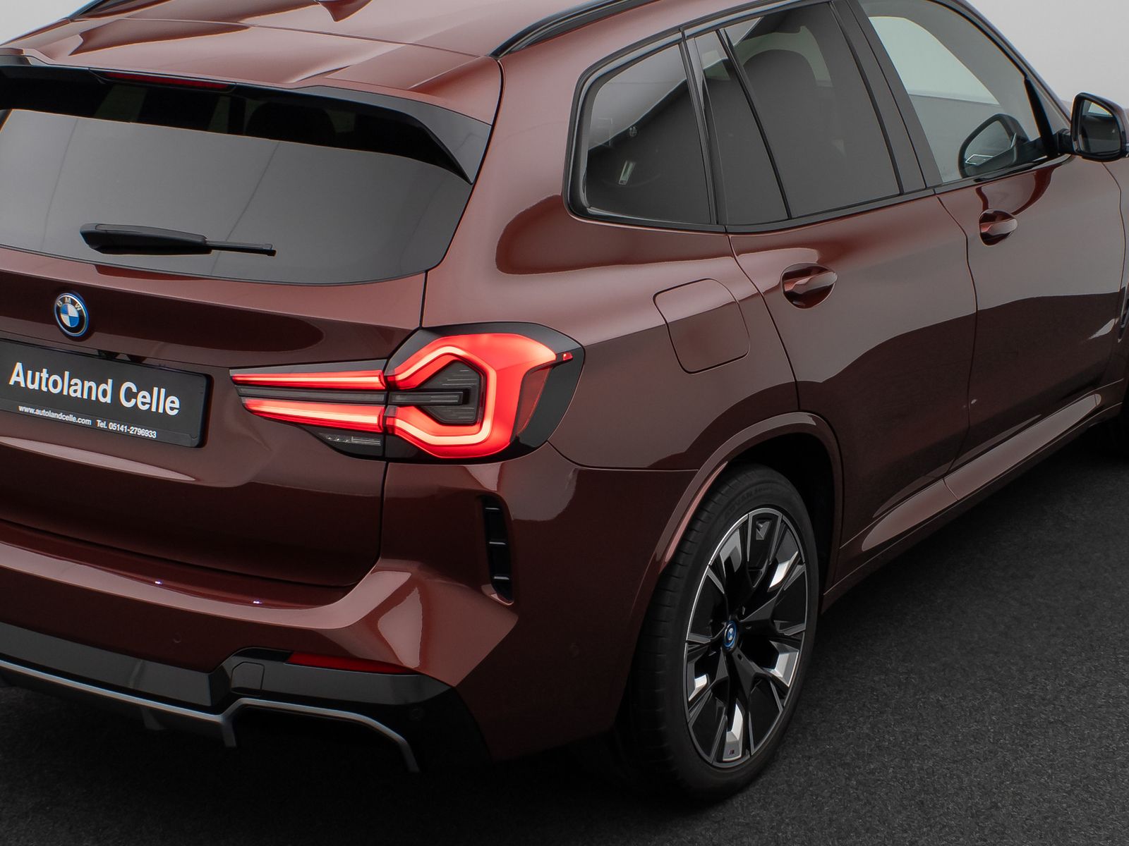 Fahrzeugabbildung BMW iX3 Impressive M Sport Panorama Kamera HUD H/K