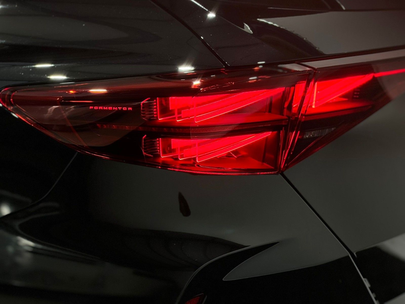 Fahrzeugabbildung CUPRA Formentor VZ 2.0 TSI 4Drive AHK PANO DSG