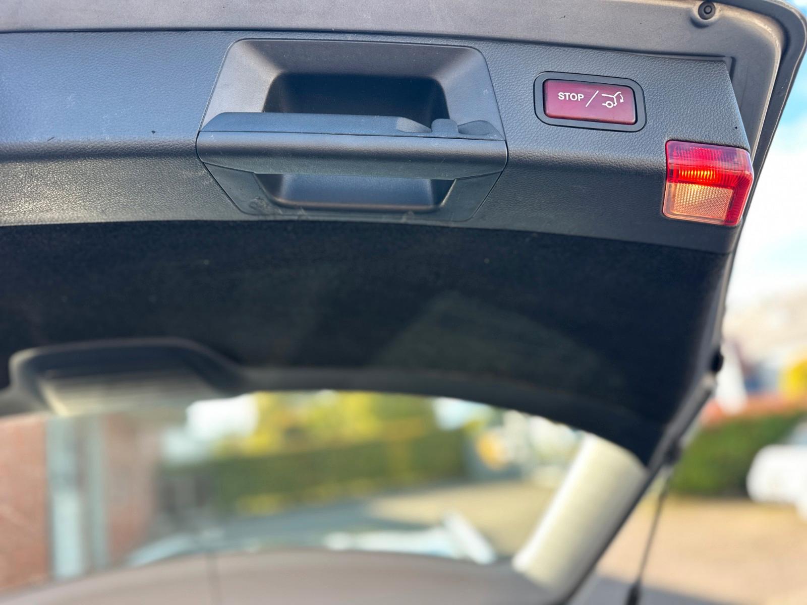 Mercedes-Benz C200 2011 — photo 12