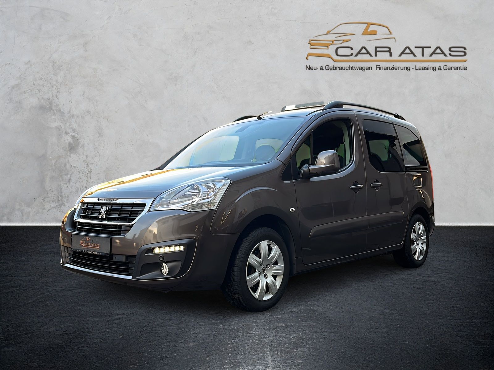 Fahrzeugabbildung Peugeot Partner Tepee Allure 1.2 Pure Tech Klimaaut.Temp