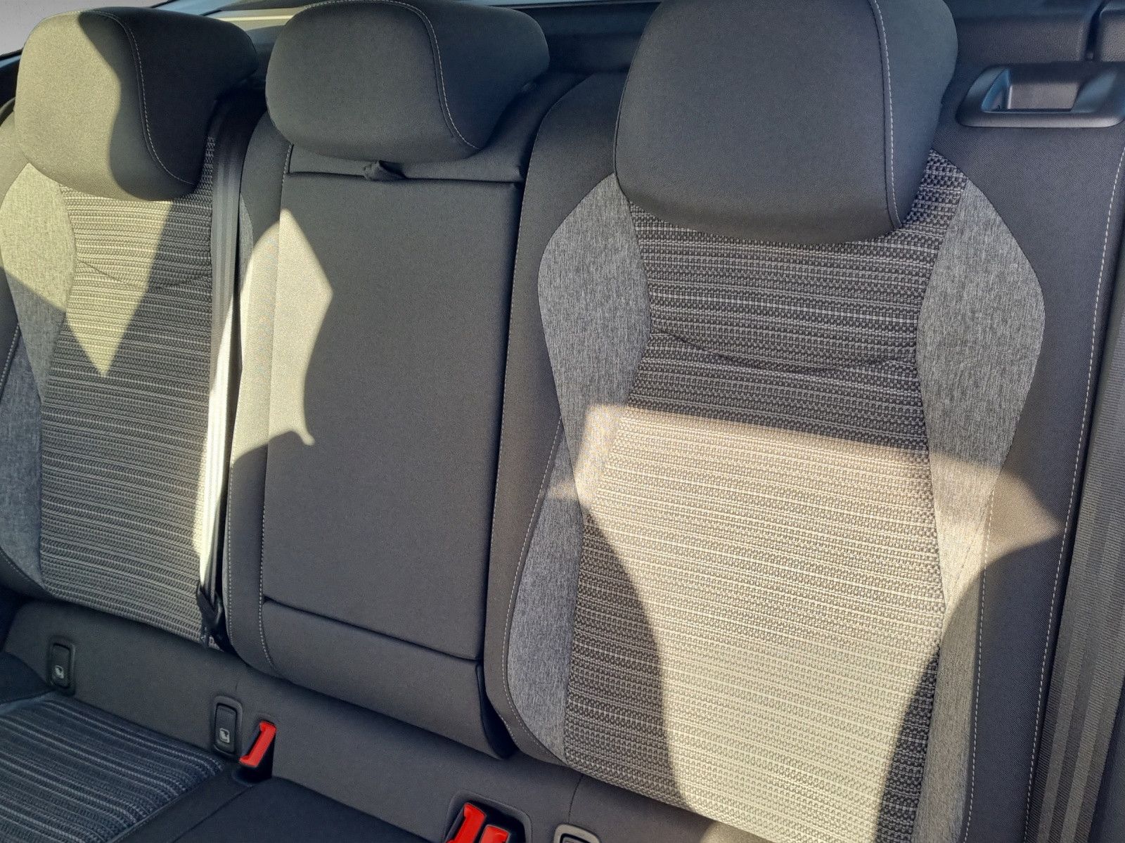 Fahrzeugabbildung SKODA Superb Combi Selection 2,0 TDI 142KW/193PS AHK