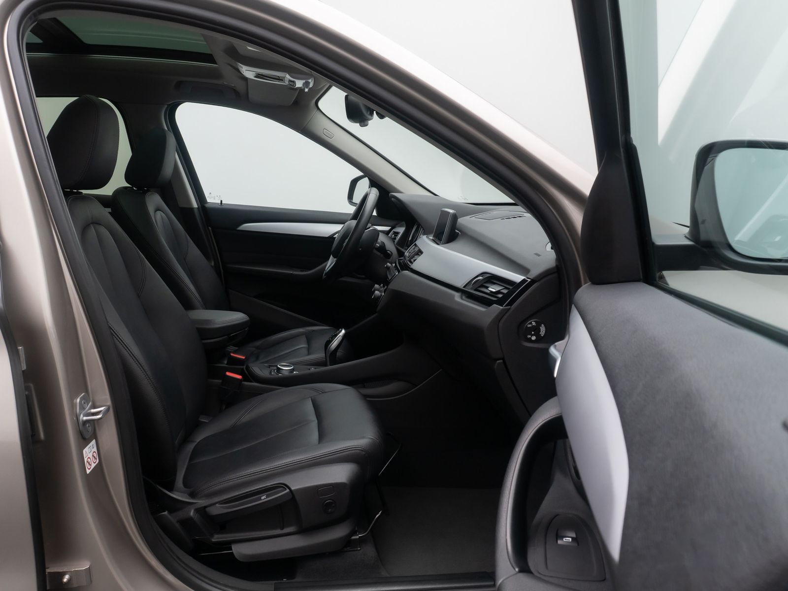 Fahrzeugabbildung BMW X1 xD18d Panorama Kamera DAB HiFi MSport Leder
