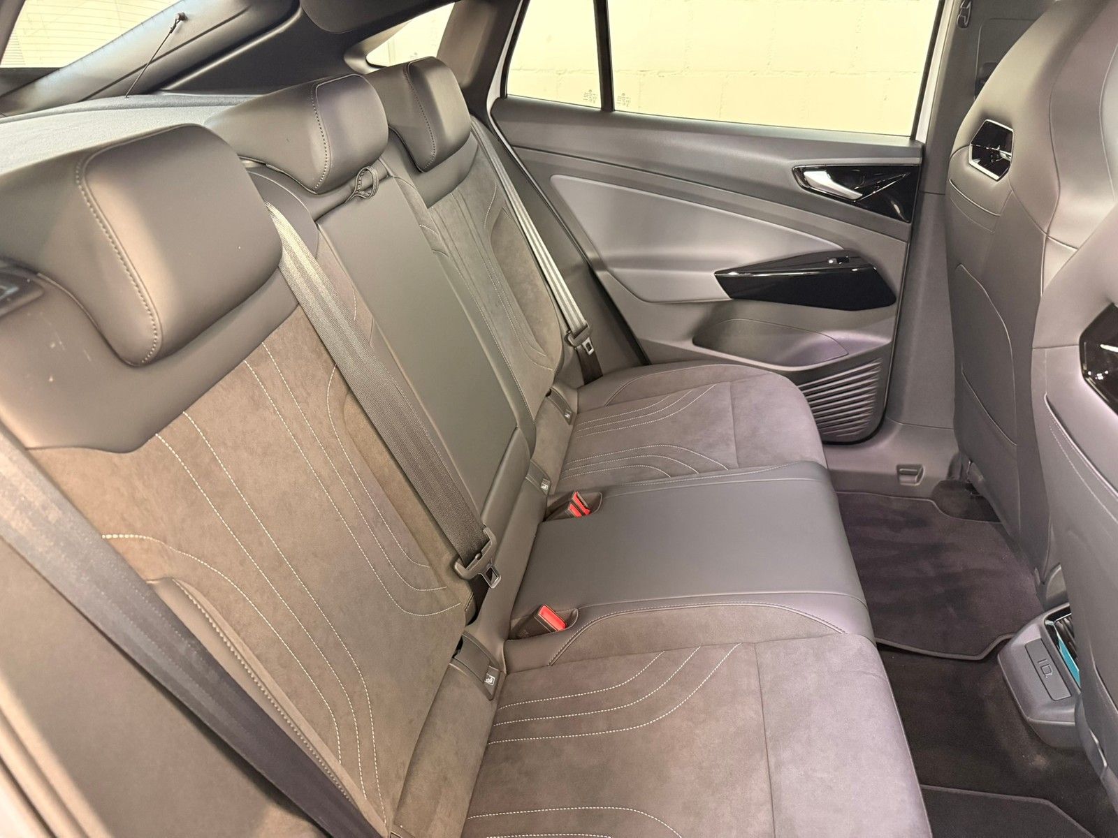 Fahrzeugabbildung Volkswagen ID.5 Pro 210kW UPE.67.116.- AHK + MATRIX