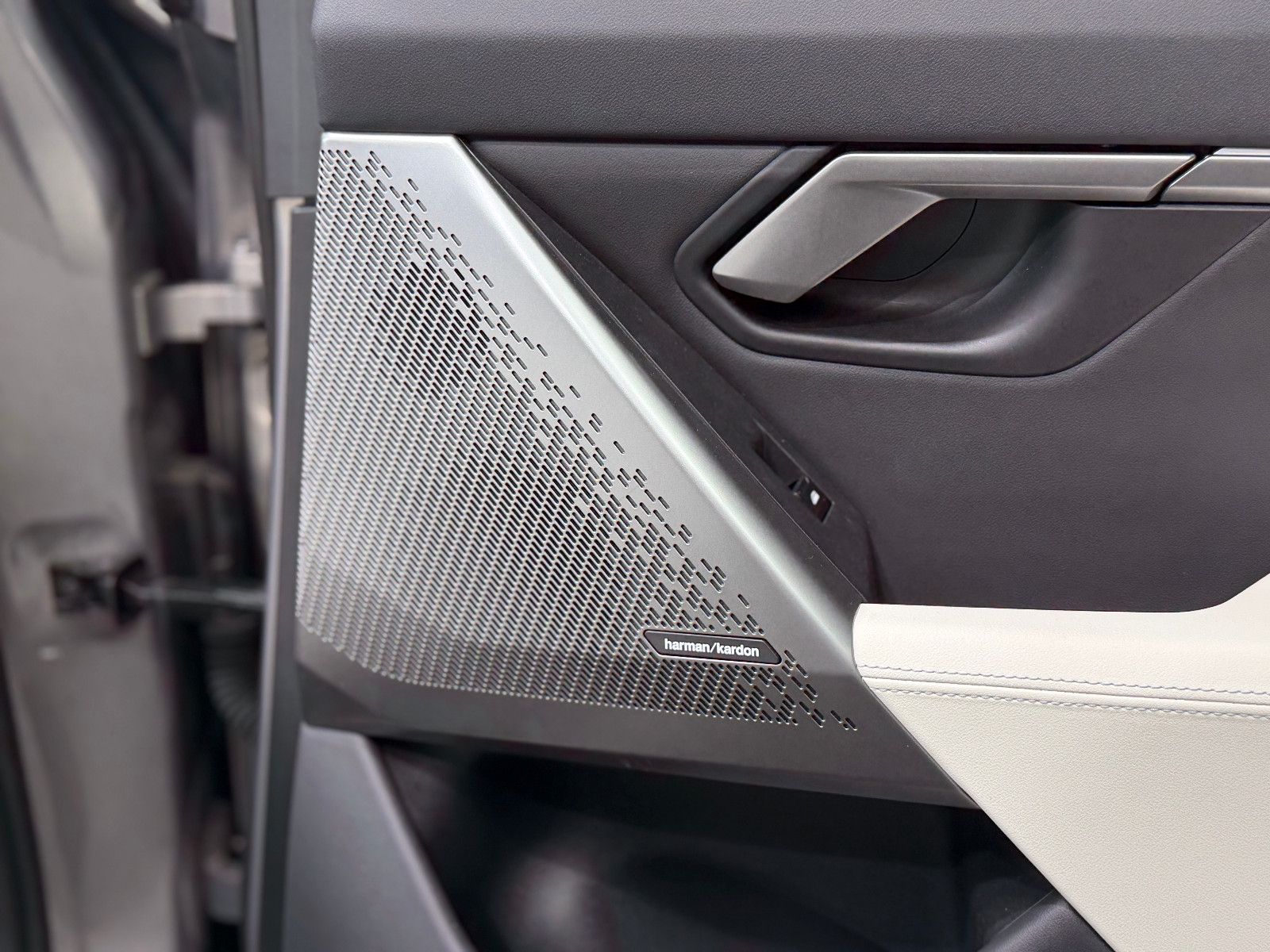 Fahrzeugabbildung BMW 520 d Limousine M Sport|H&K|HuD|Garantie