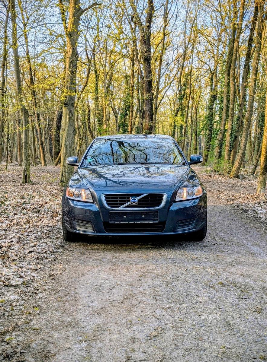 Volvo V50 2009 — rear view