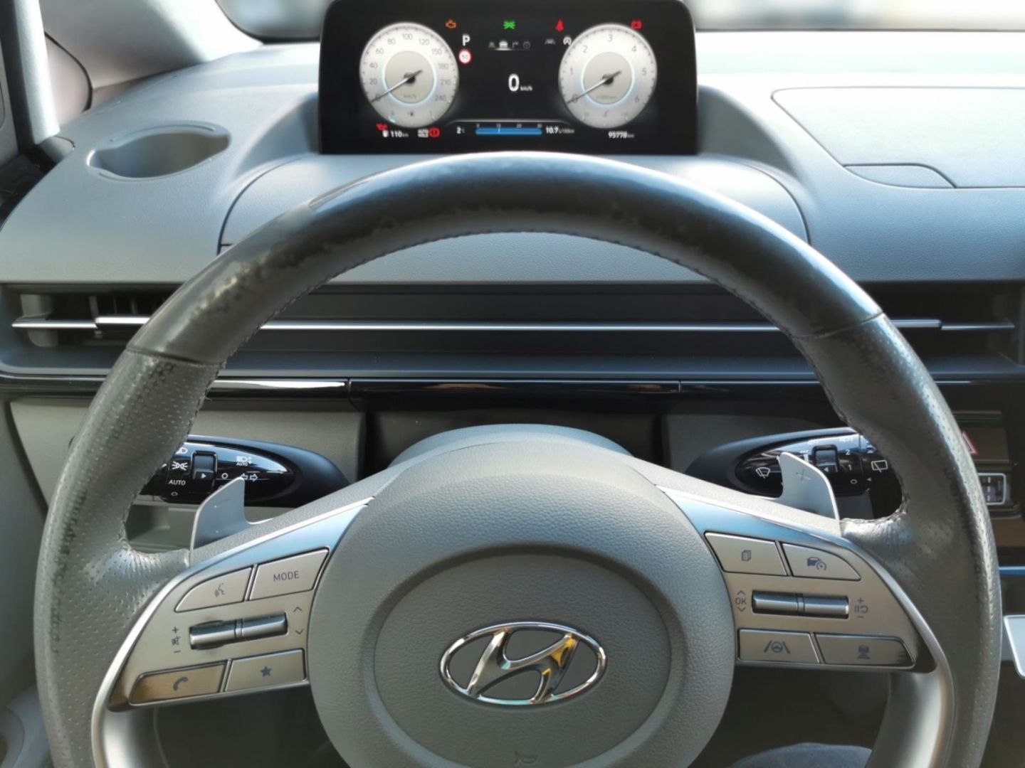 Fahrzeugabbildung Hyundai STARIA Signature 4WD 7-Sitzer PANO+AHK+GARANTIE