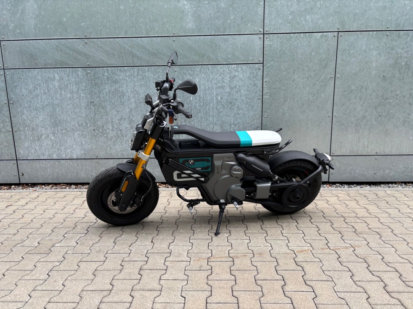 Fahrzeugabbildung BMW CE 02 Highline Paket Schnellader