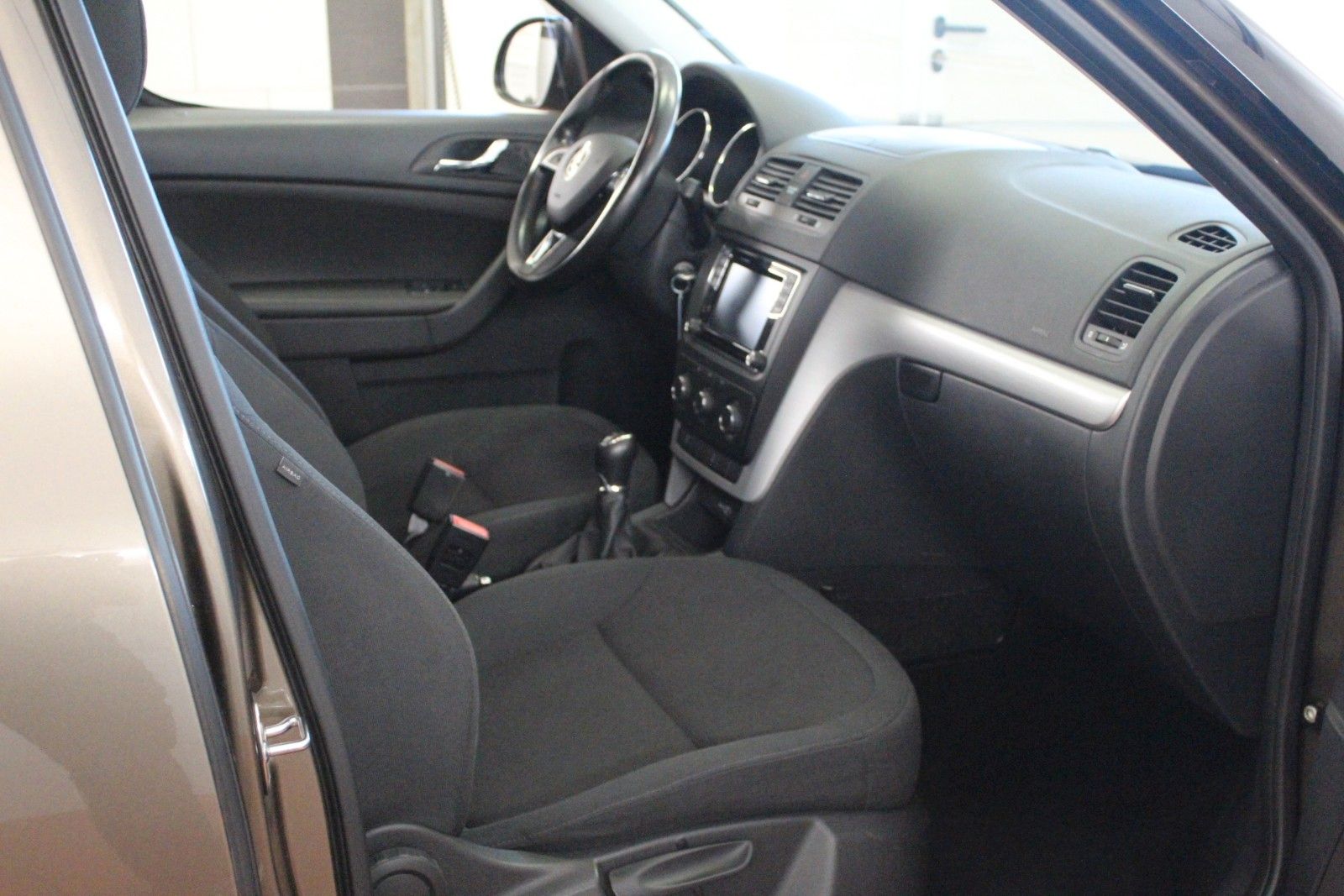 Fahrzeugabbildung SKODA Yeti 1.2 TSI Ambition AHK *Winterräder