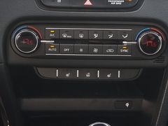 Fahrzeugabbildung Kia Ceed 1.5 T-GDI GT-line Navi Glasdach LED