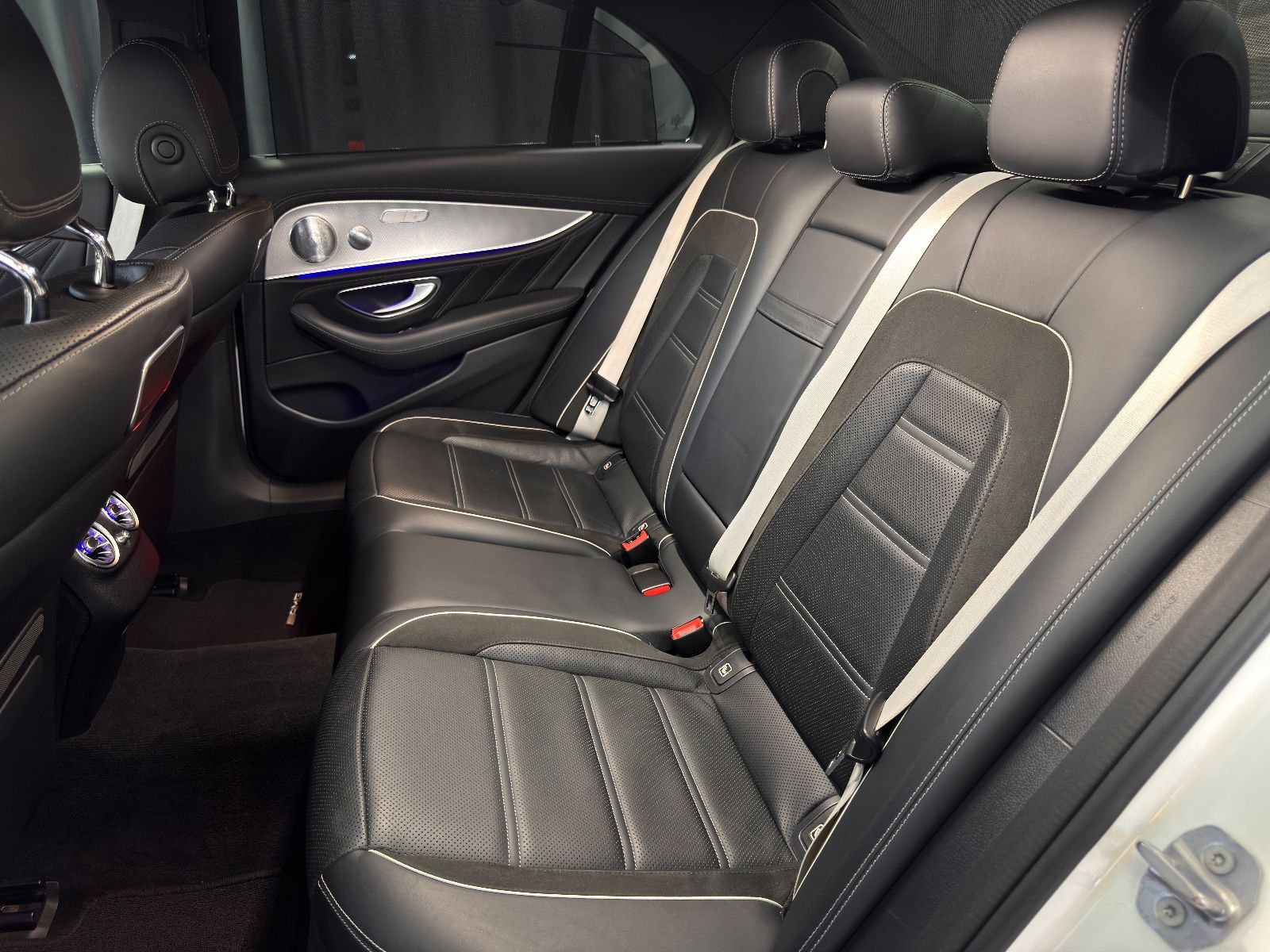 Fahrzeugabbildung Mercedes-Benz E 63 S AMG 4Matic+|AMG DRIVER|BURMESTER|TV|VOLL