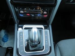 VW Arteon 2.0 TSI R-Line DSG LED Nav Ahk 19'' Busin VW Arteon 2.0 TSI R-Line DSG LED Nav Ahk 19'' Busin