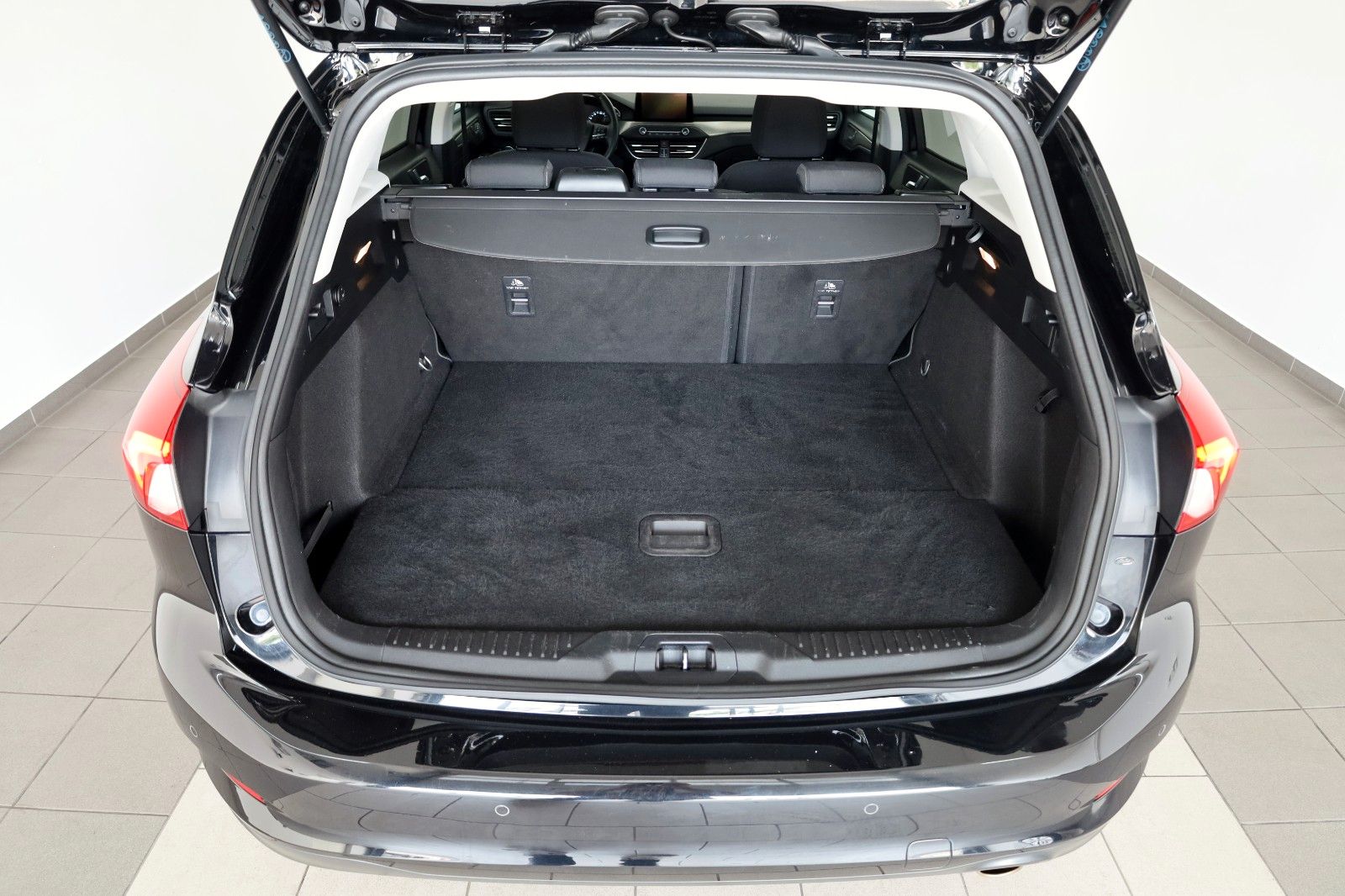 Fahrzeugabbildung Ford Focus Turnier Titanium Navi,Kamera,LED,SH,PDC