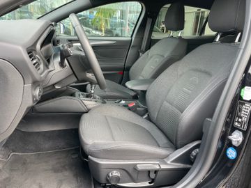 Fahrzeugabbildung Ford Focus Active LED, Spurhalteass., Navi