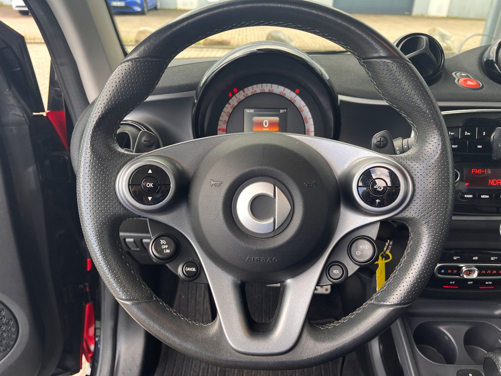 Fahrzeugabbildung Smart ForTwo Cabrio  66 kW Automatik / SHZ