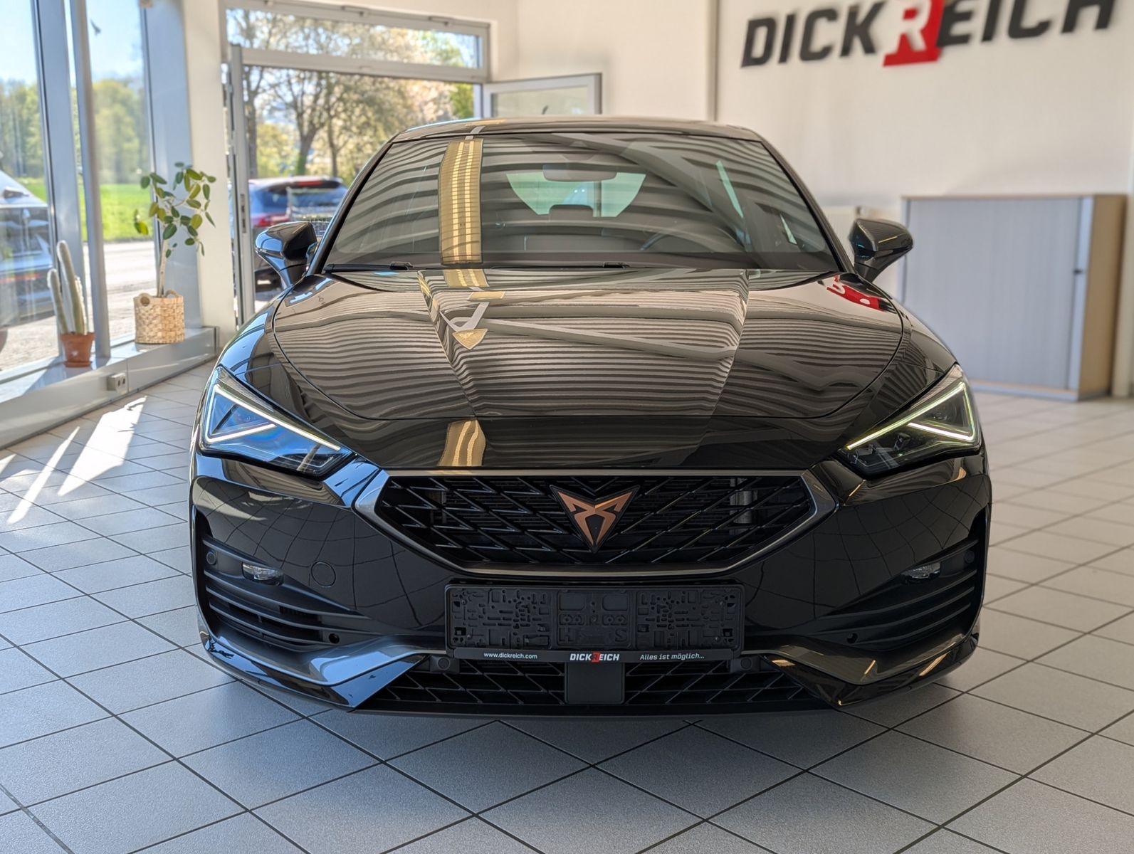 Fahrzeugabbildung CUPRA Leon VZ 2.0 TSI DSG Pano Matrix Beats Memory 19"
