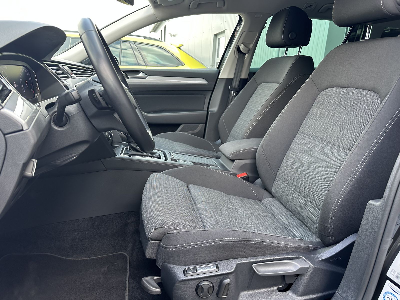 Fahrzeugabbildung Volkswagen Passat Variant 2.0 TSI DSG Business NAV+LED+ACC