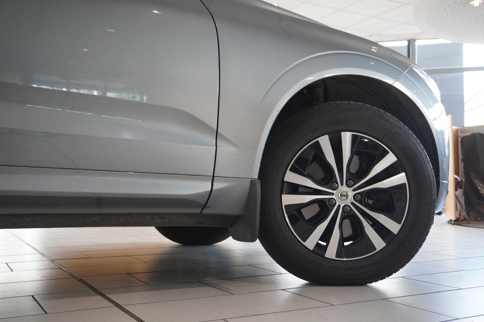 Fahrzeugabbildung Volvo XC 60 T4 MOMENTUM PRO NAVI/LED/VIRTU./SHZ/AHK