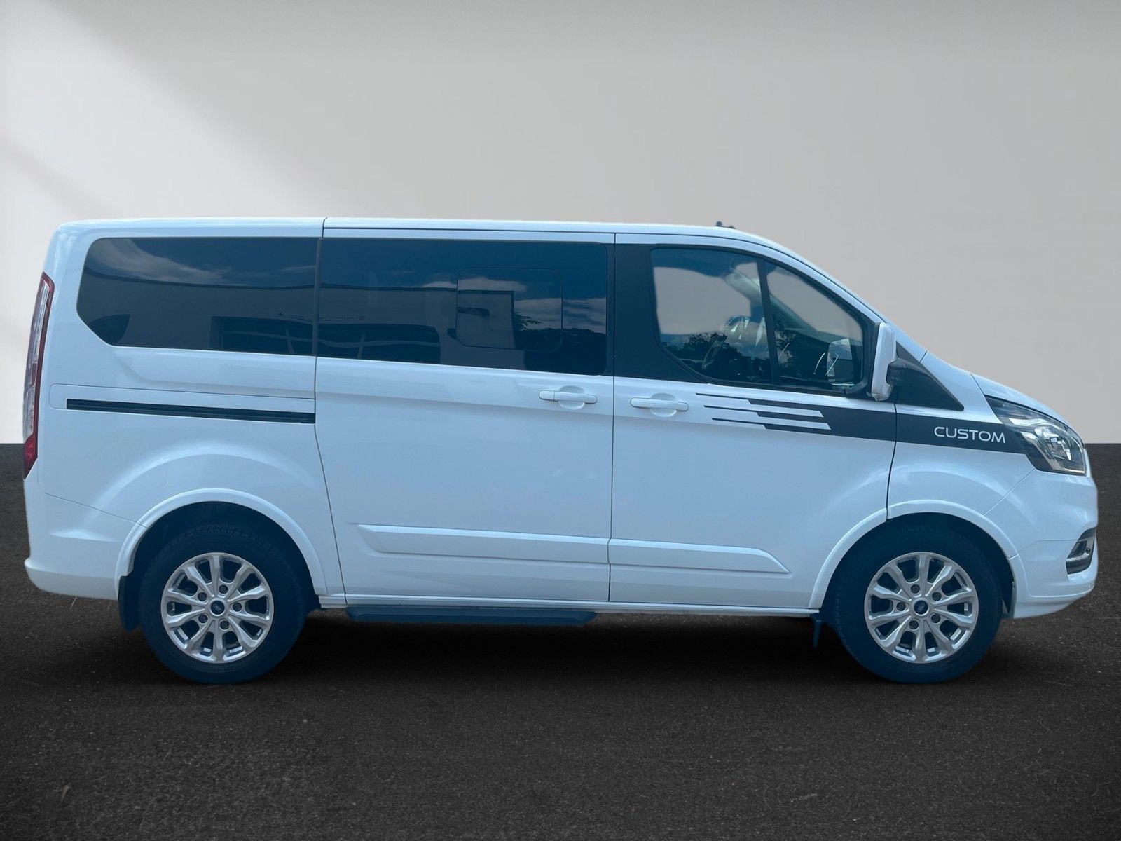 Ford Tourneo Custom 320 L1H1 VA MH Titanium – Bild 3