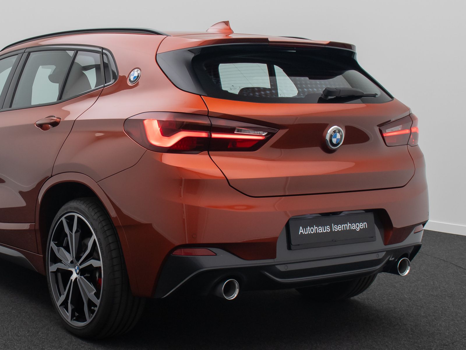 Fahrzeugabbildung BMW X2 xD25d M Sport Panoram Kamera HUD DAB HiFi 20"