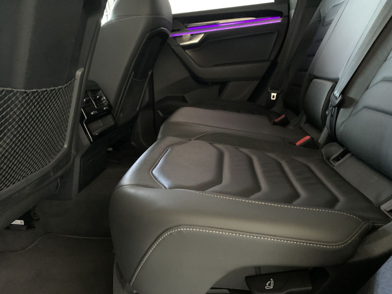 Fahrzeugabbildung Volkswagen Touareg R-Line*4Motion*Leder*AHK*STHZ*Cam*