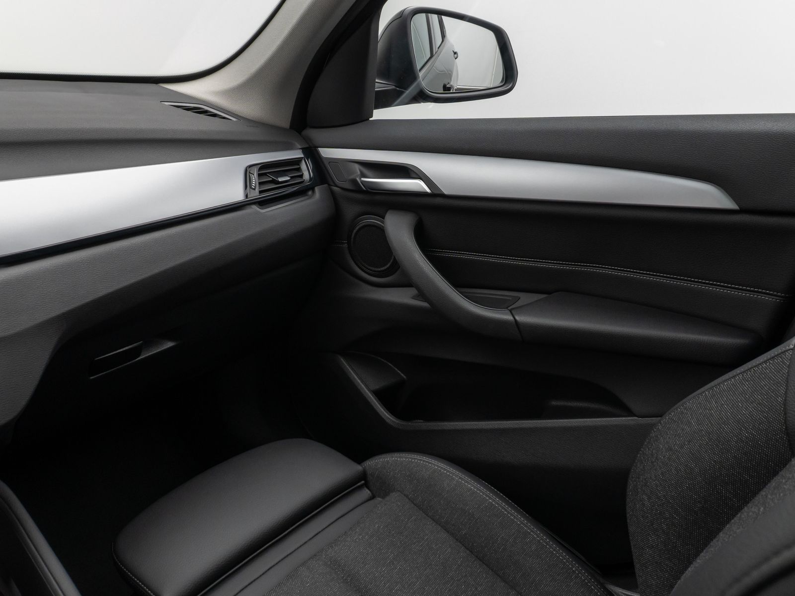 Fahrzeugabbildung BMW X1 xD25e Panorama DAB Navi Parkassistent Sport