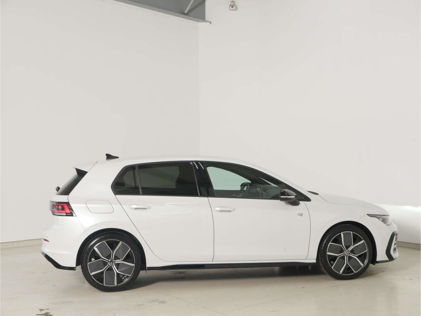 Volkswagen Golf 2.0 TDI R-Line Black Style DSG Matrix AHK foto 5