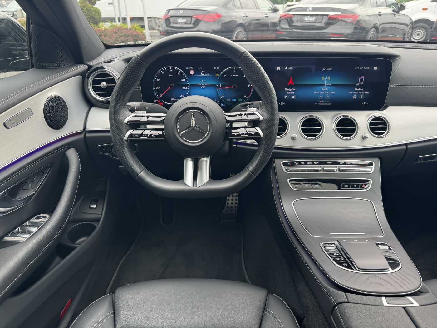 Fahrzeugabbildung Mercedes-Benz E 220d AMG+Pano+Distr+Multibeam+RFK+Night