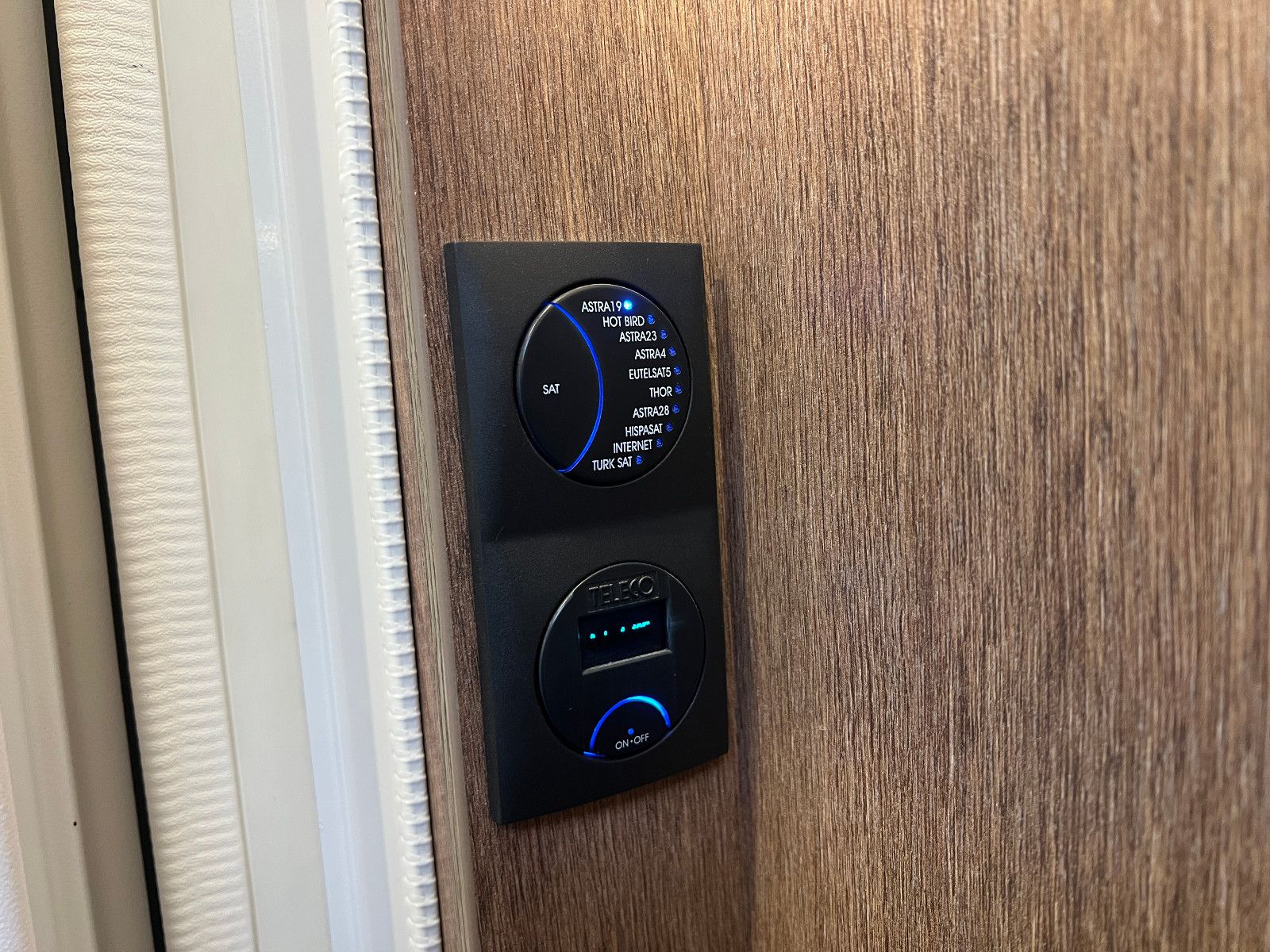 Fahrzeugabbildung Dethleffs Trend I 7057 DBL EBL SOLAR SAT TV LOUNGE 1.HAND