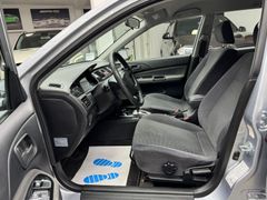 Fahrzeugabbildung Mitsubishi Lancer 1.6 Kombi Comfort / Automatik Klimaanlage