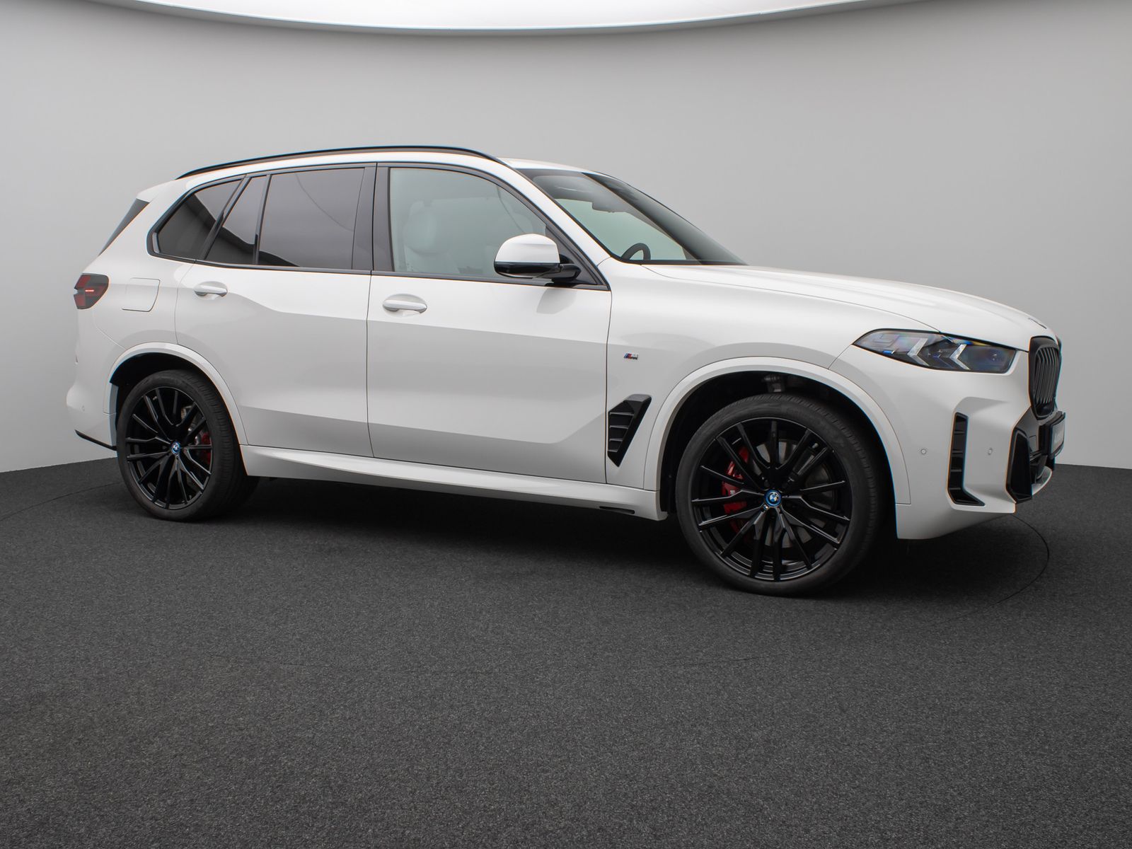 Fahrzeugabbildung BMW X5 xD50e M Sport Panorama 360°HUD DAB H/K SoftCL