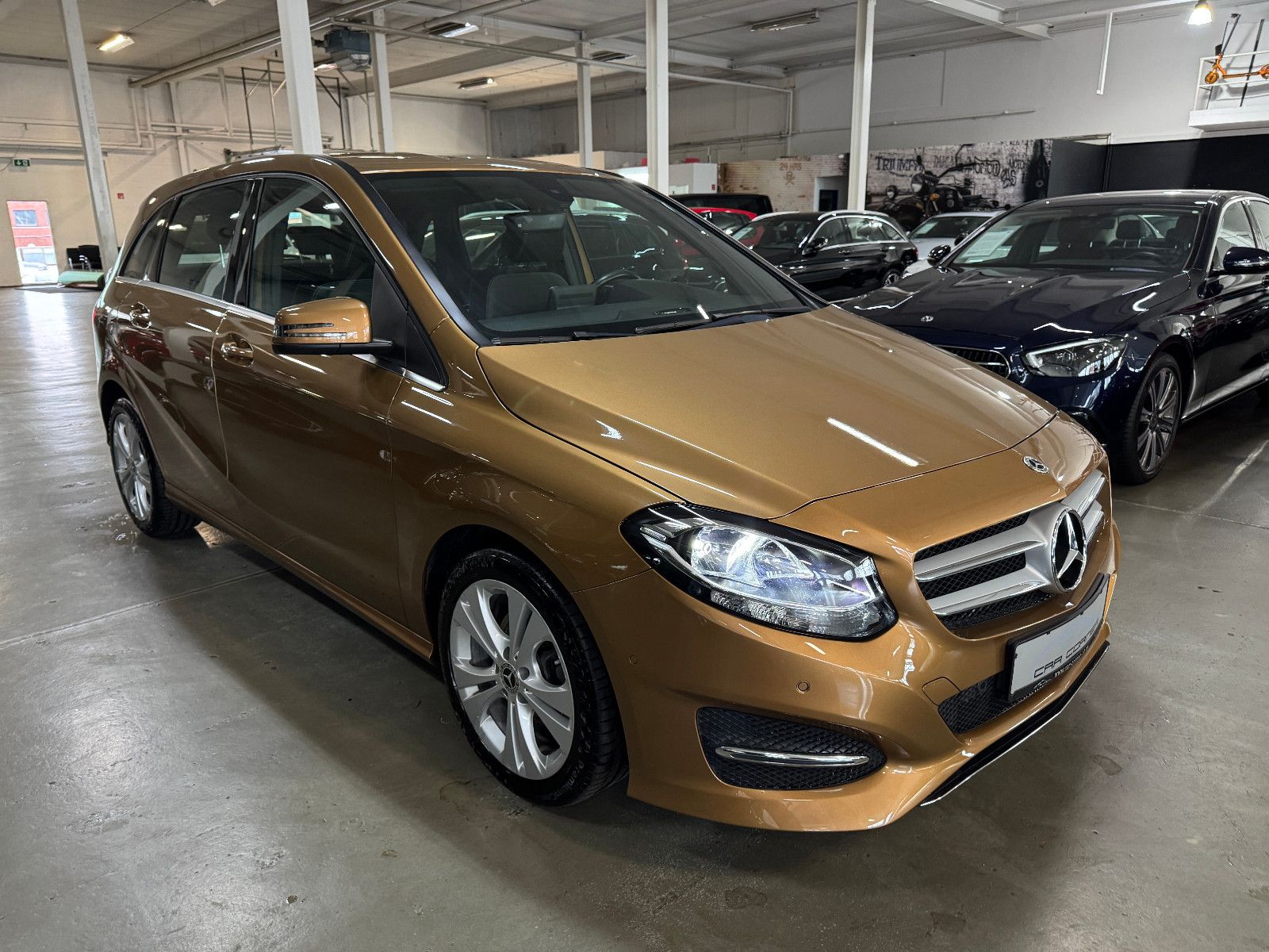 Fahrzeugabbildung Mercedes-Benz B 180 7G-DCT URBAN SPORTPAKET NAVI LED KAMERA 2H