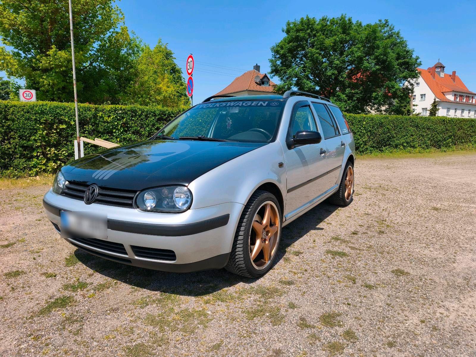 Volkswagen Golf 2004 — rear view
