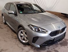 Fahrzeugabbildung BMW 120i M Sport -- Glasdach / AHK / DrivingPlus