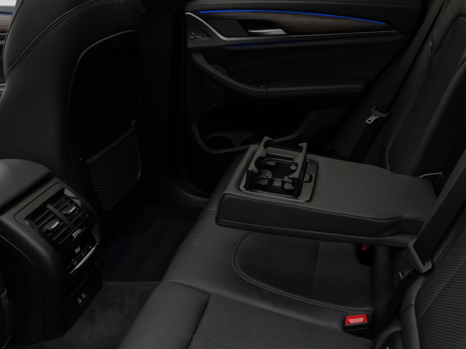 Fahrzeugabbildung BMW X3 M40d Panorama 360° HUD DAB H/K AHK Komfort