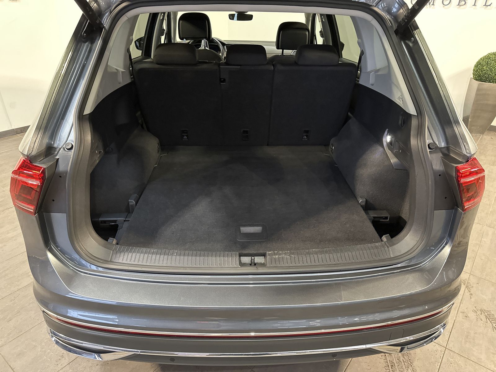 Fahrzeugabbildung Volkswagen Tiguan Allspace 4M DSG Elegance NAV+LED+AHK+VCOC